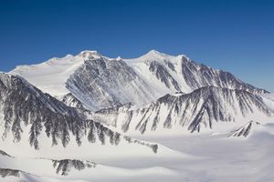 Масив Вінсон: сходження на найвищу вершину Антарктиди фото